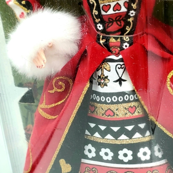 2007 ALICE IN WONDERLAND THE QUEEN OF HEARTS - Picture 4 of 12